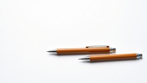 Best Left Handed Writing Pens: No Smear, Smooth Ink