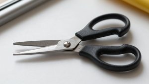 Left Handed Bent Scissors vs Straight Scissors: Which Is Right for Your Home (2026)
