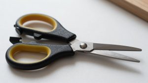 Left Handed Fabric Scissors vs Dressmaking Scissors: Which Is Right for Your Home (2026)