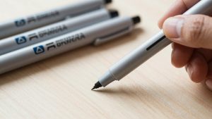 Left Handed Gel Pen vs Ballpoint Pen: Which Is Right for Your Home (2026)